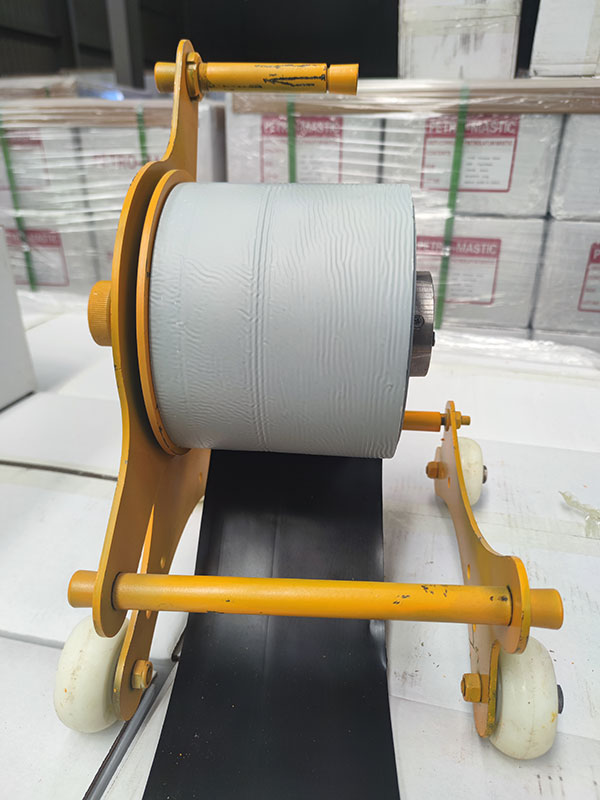 小型防腐膠帶纏繞機(jī)